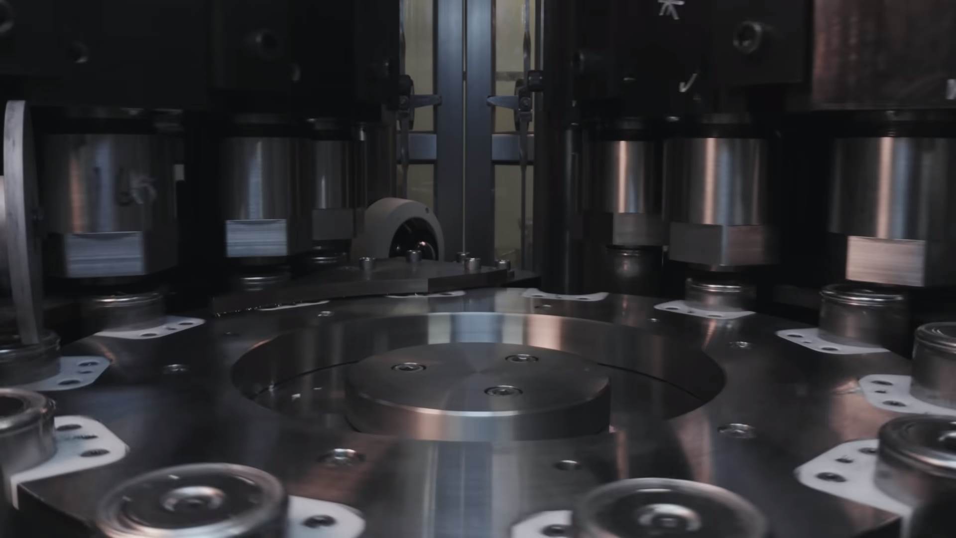   - YouTube/ Printscreen/ Tesla 