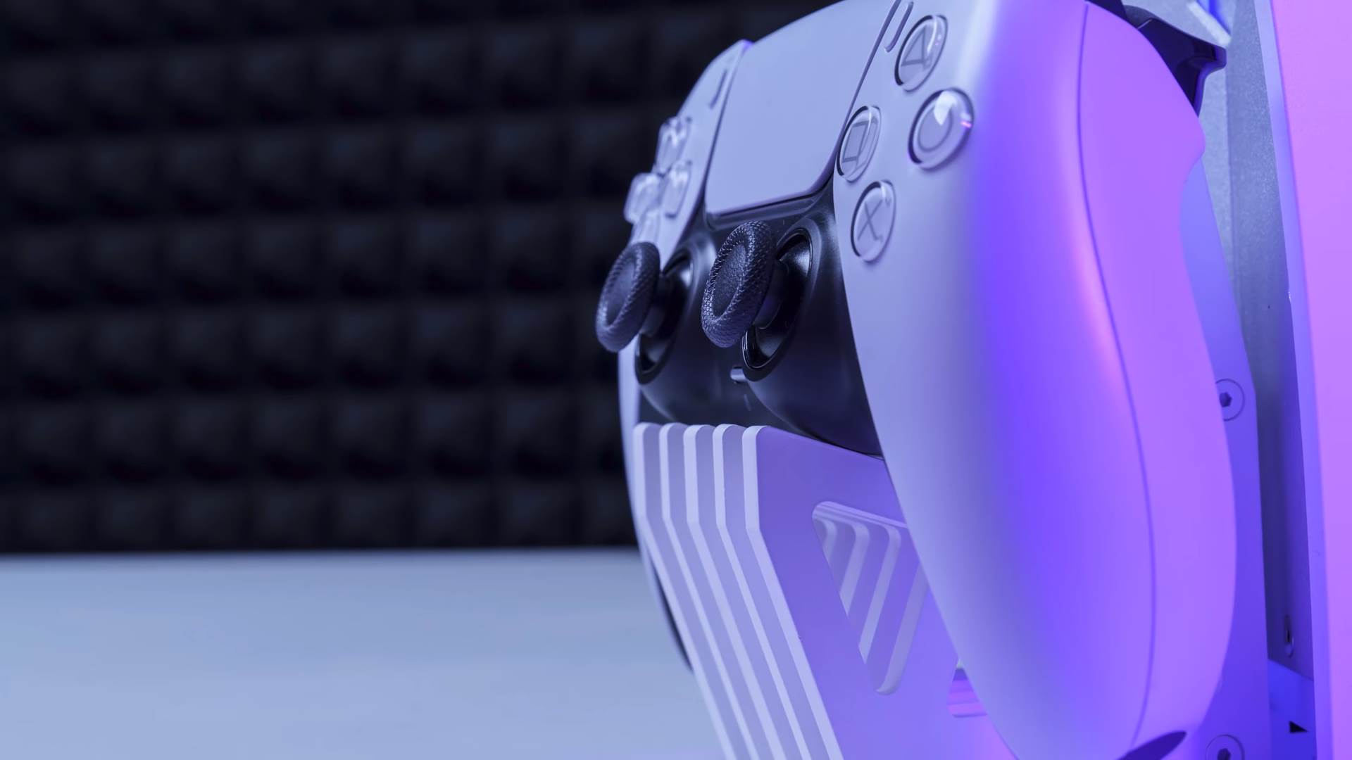   - YouTube/ Printscreen/ Modding Cafe 