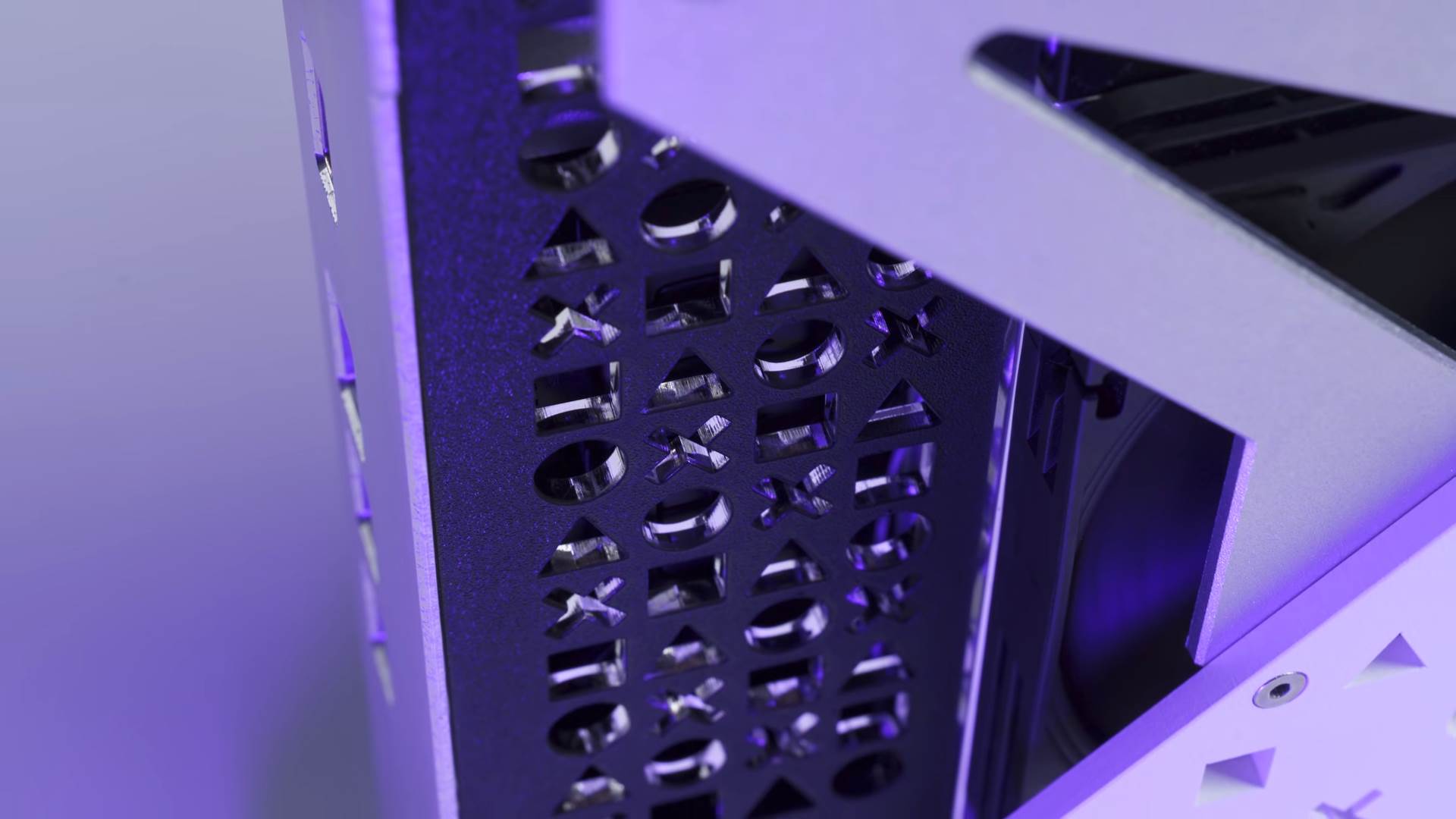   - YouTube/ Printscreen/ Modding Cafe 