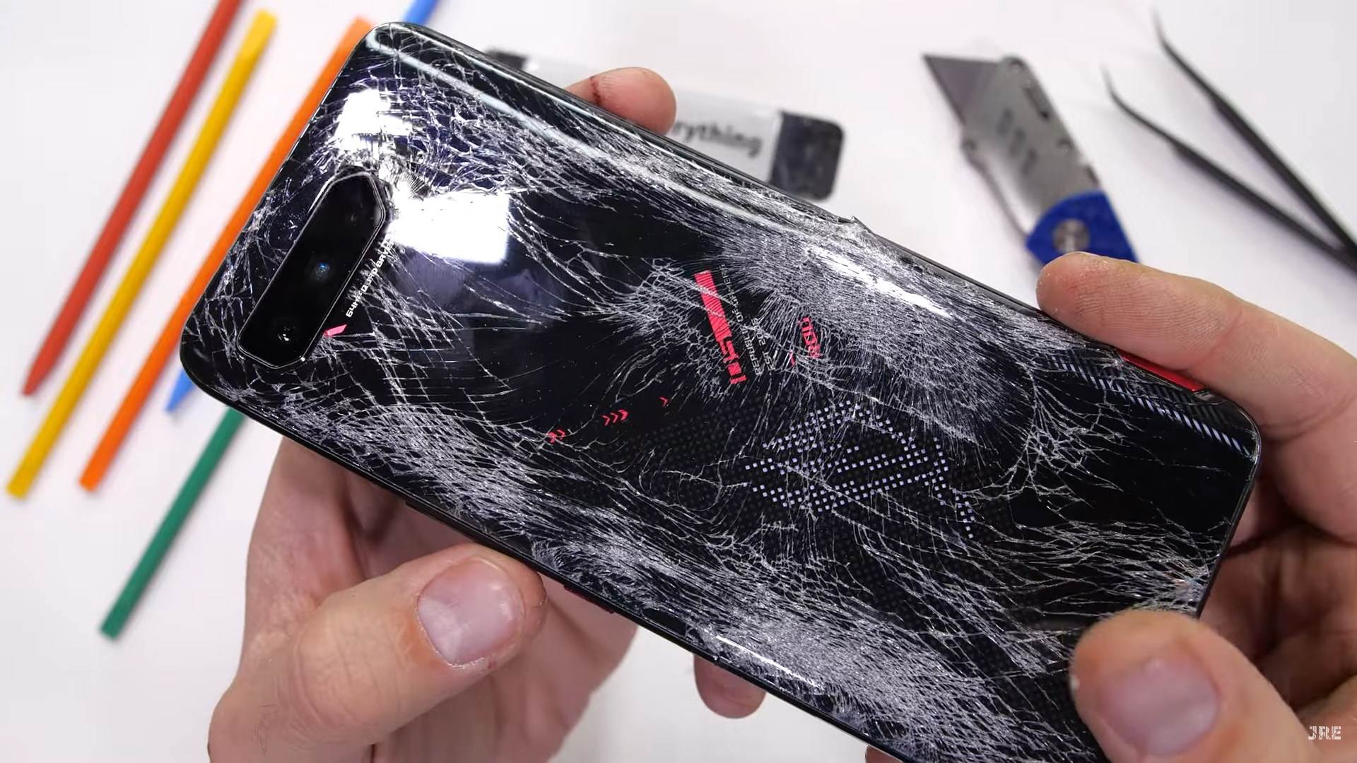   - SmartLife / YouTube / JerryRigEverything 