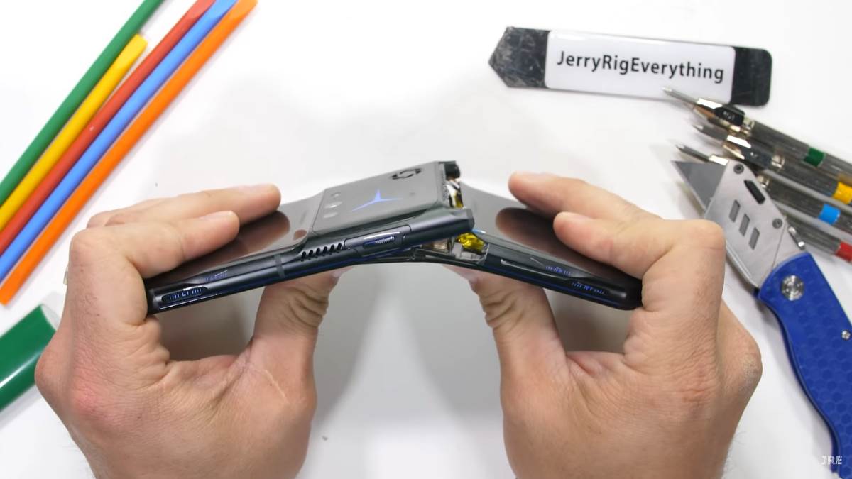   - SmartLife / YouTube / JerryRigEverything 