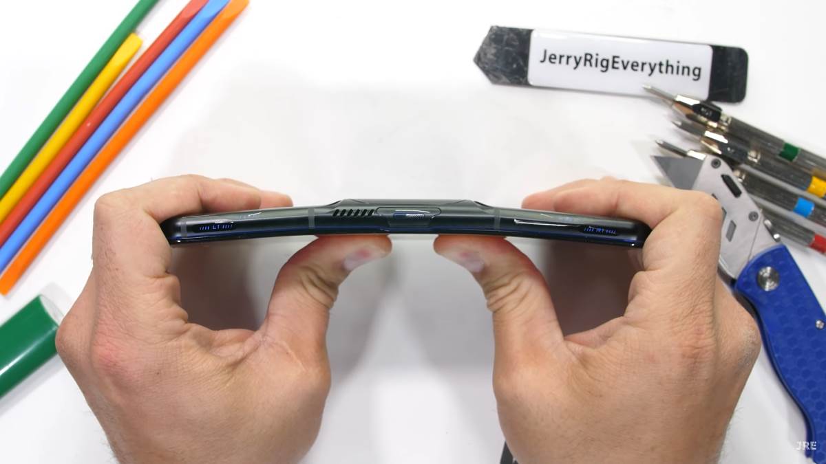   - SmartLife / YouTube / JerryRigEverything 