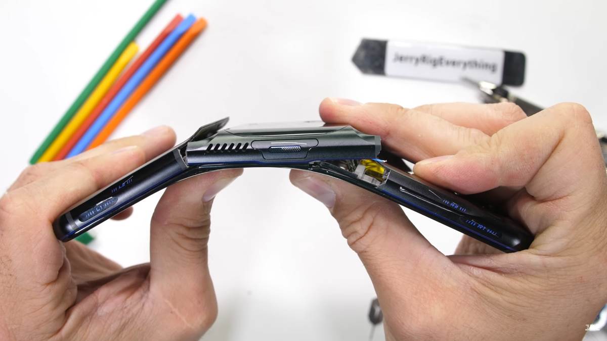   - SmartLife / YouTube / JerryRigEverything 