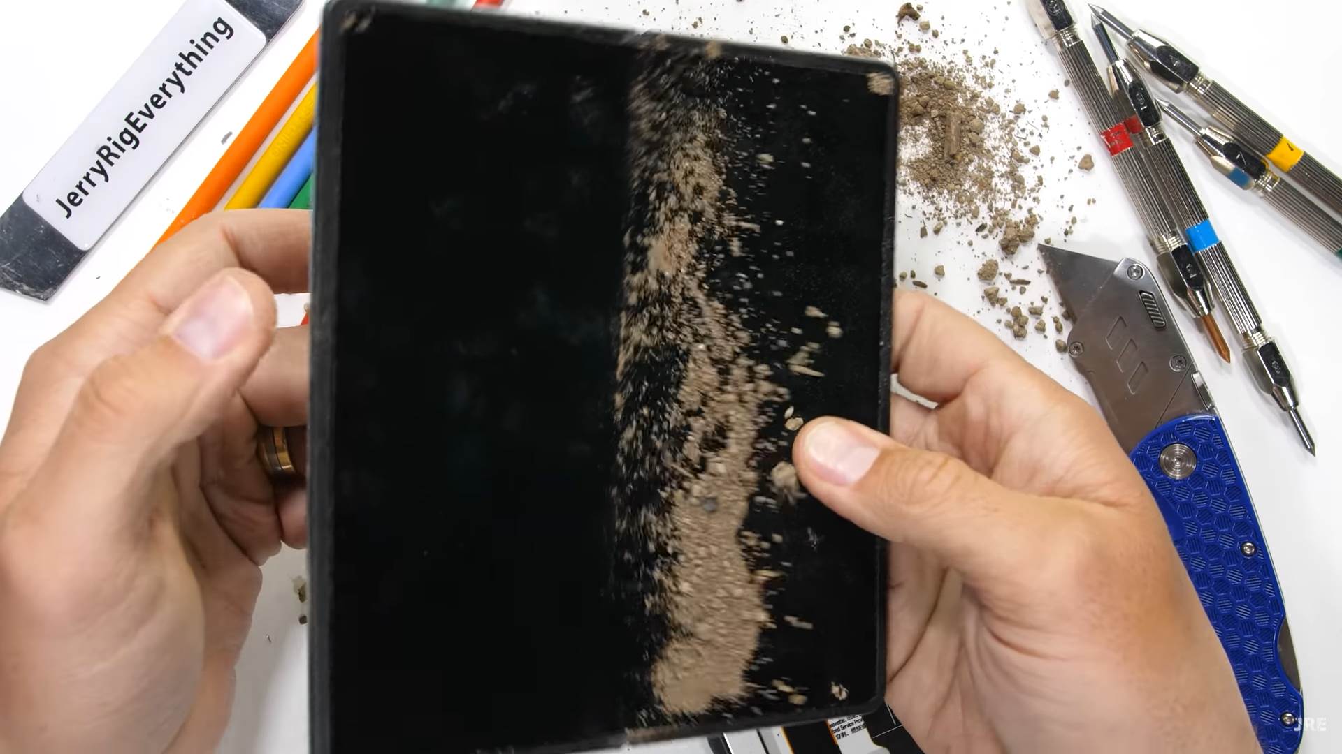   - SmartLife / YouTube / JerryRigEverything 