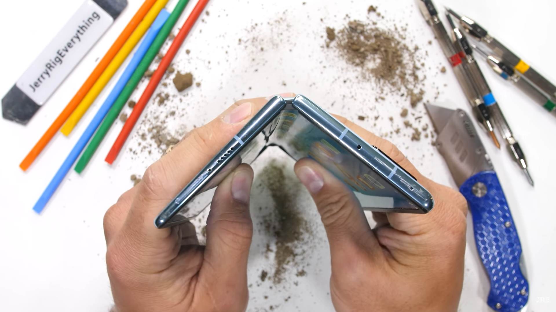   - SmartLife / YouTube / JerryRigEverything 