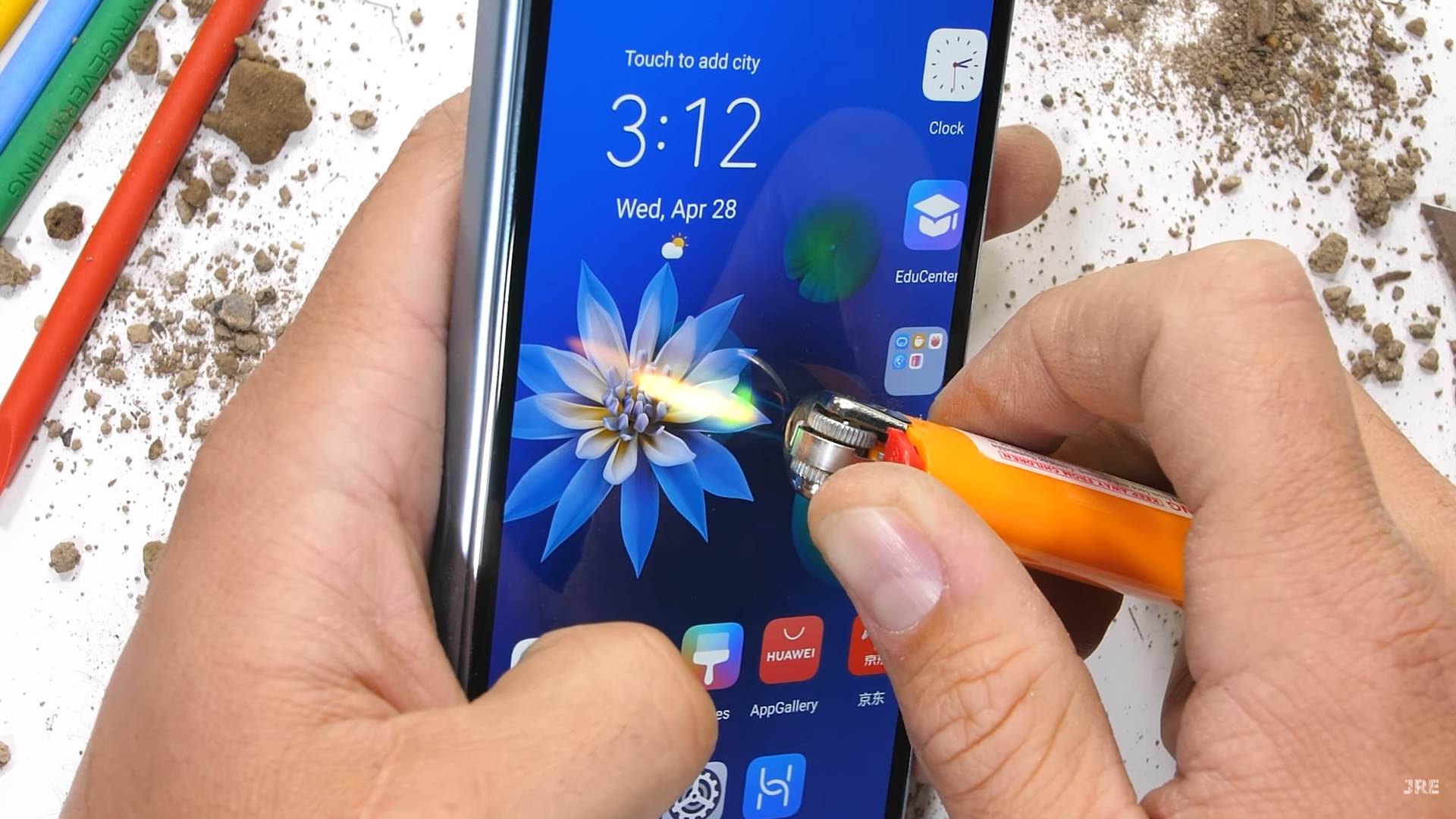   - SmartLife / YouTube / JerryRigEverything 