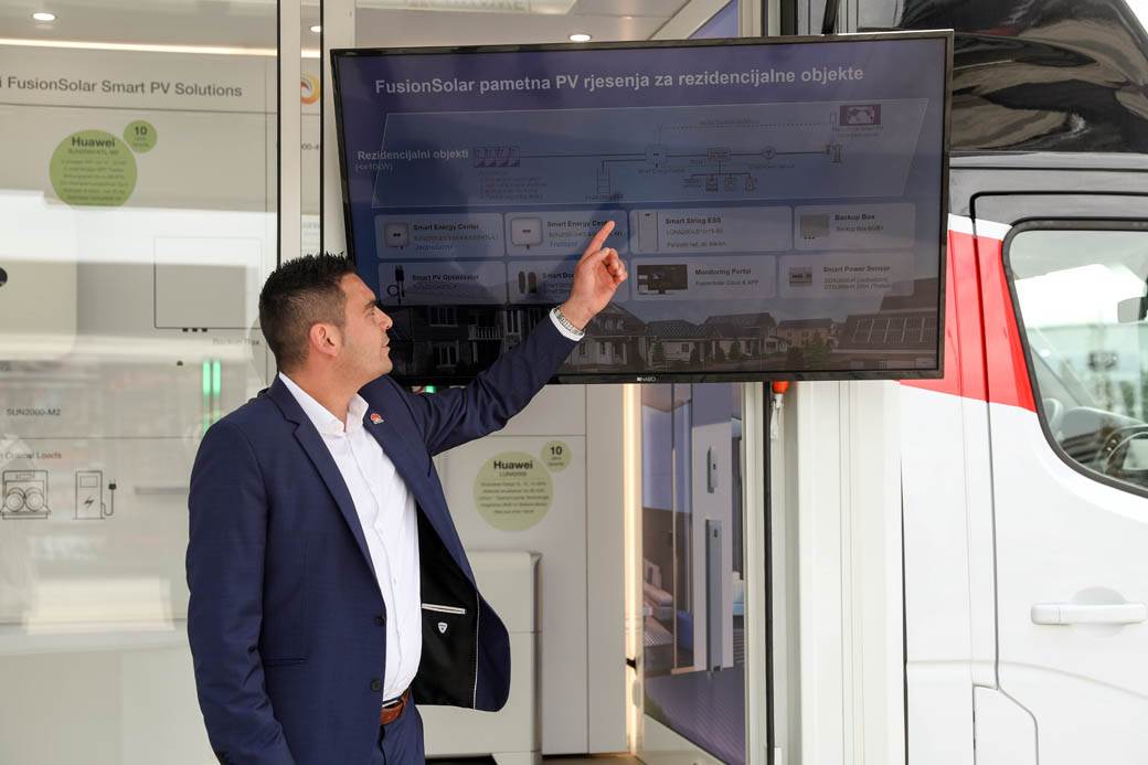   - SmartLife / Stefan Stojanović 