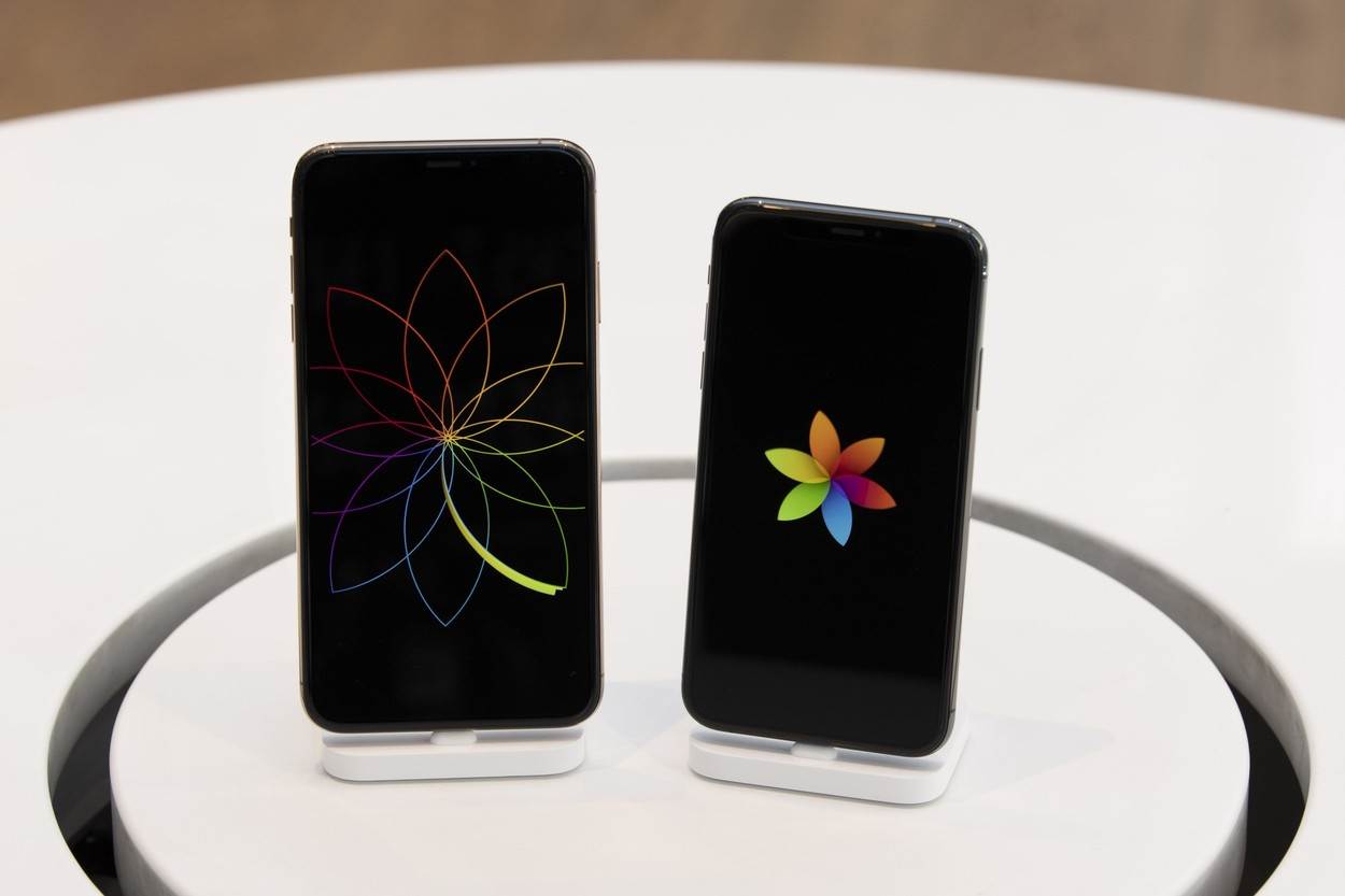  iPhone Xs Max, iPhone Xs, Apple iPhone Xs (5.8 inch display) Capacity (64Gb 256Gb 512Gb) Finish (Gold, Space Gray, Silver) & Apple iPhone Xs Max (6.5 inch display) Capacity (64Gb 256Gb 512Gb) Finish (Gold, Space Gray, Silver) at MCS Apple Premium Reseller in Nice, FRANCE - 22/09/2018/SYSPEO_sysA043/Credit:SYSPEO/SIPA/1809222147,Image: 387954147, License: Rights-managed, Restrictions: , Model Release: no, Credit line: Profimedia 