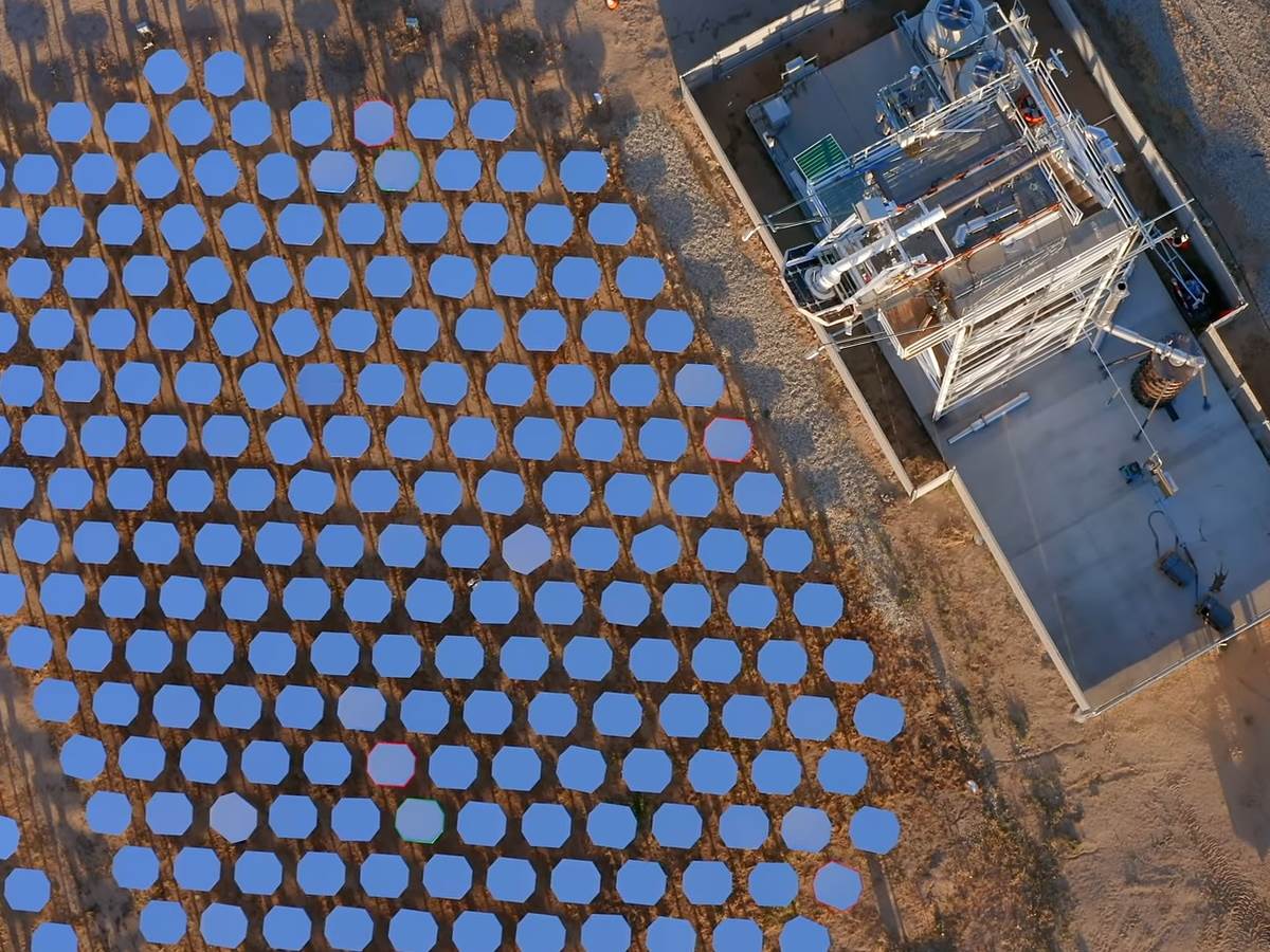 Koncentrovana solarna energija 10.jpeg - SmartLife / YouTube @Freethink   Koncentrovana solarna energija 10.jpeg - SmartLife / YouTube @Freethink