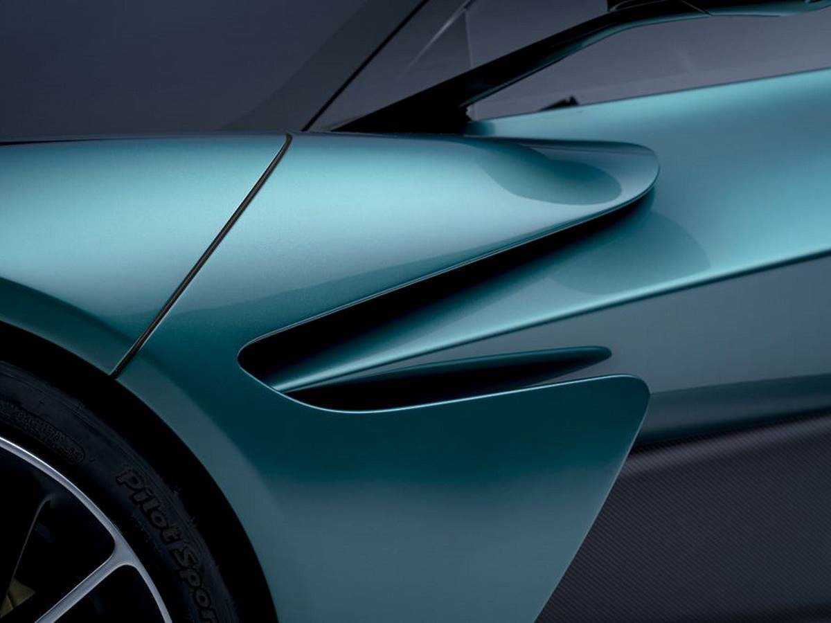   - SmartLife / Aston Martin 