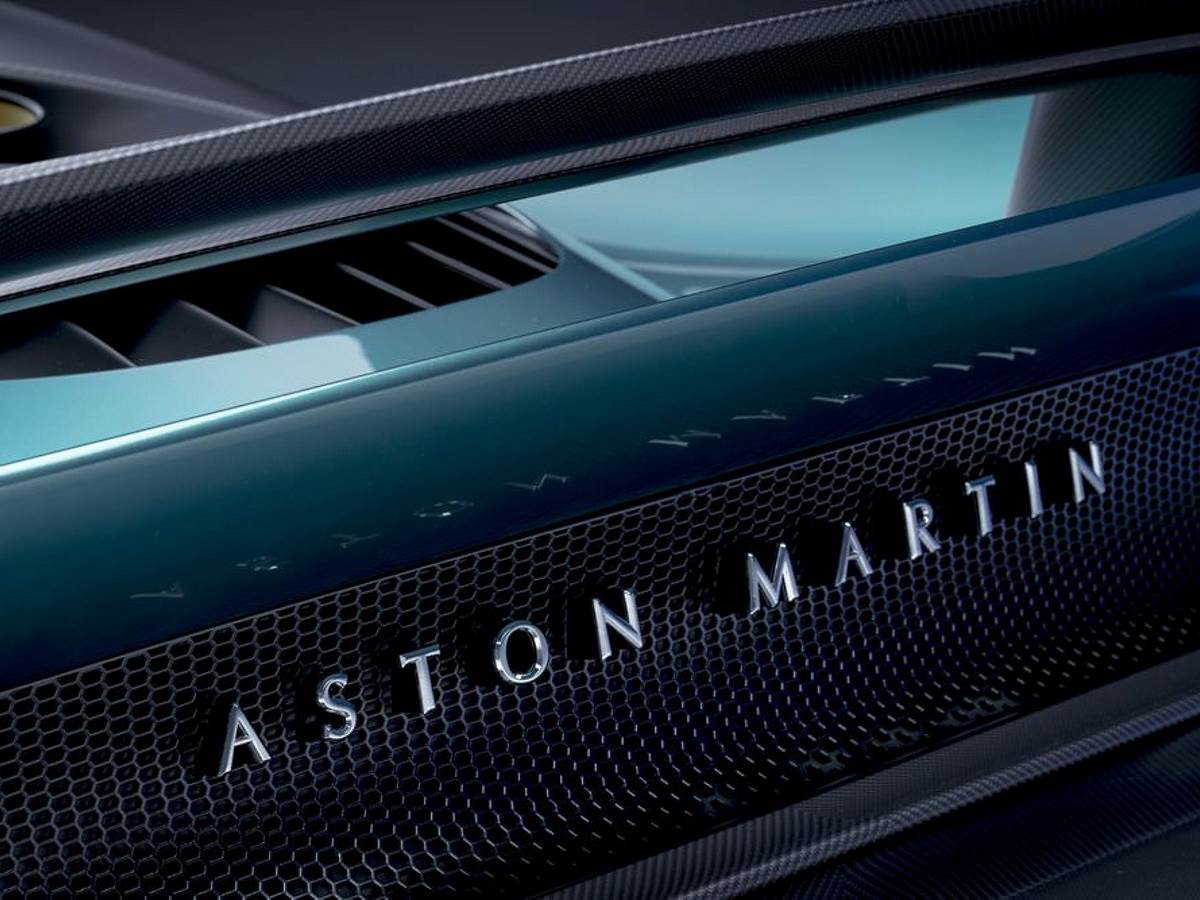   - SmartLife / Aston Martin 
