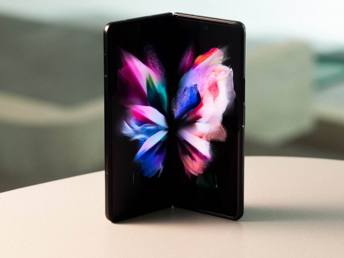 Samsung Galaxy Z Fold3 slike telefon pokrivalice mobilni - SmartLife / Samsung   Samsung Galaxy Z Fold3 slike telefon pokrivalice mobilni - SmartLife / Samsung