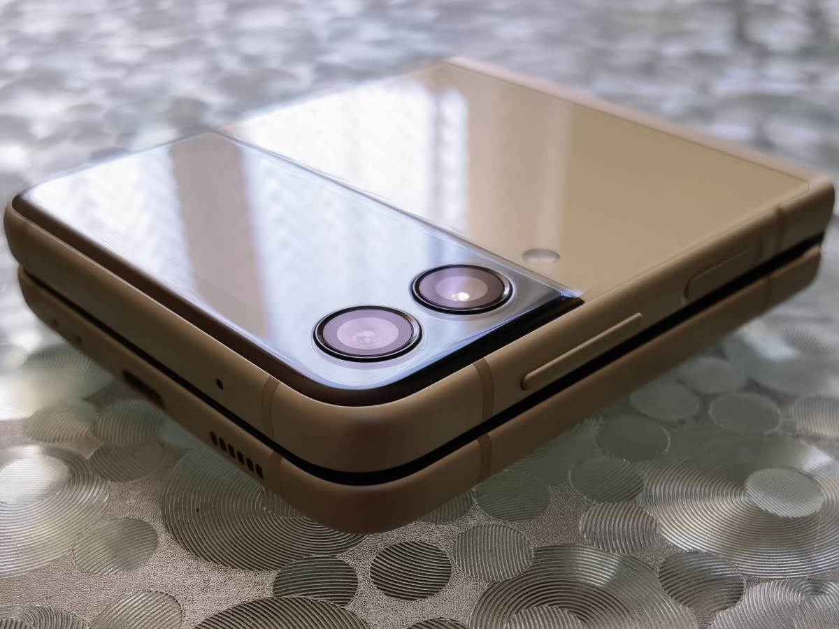  Samsung Galaxy Z Flip3 5G Slike Uživo (2) - SmartLife / Marko Čavić 