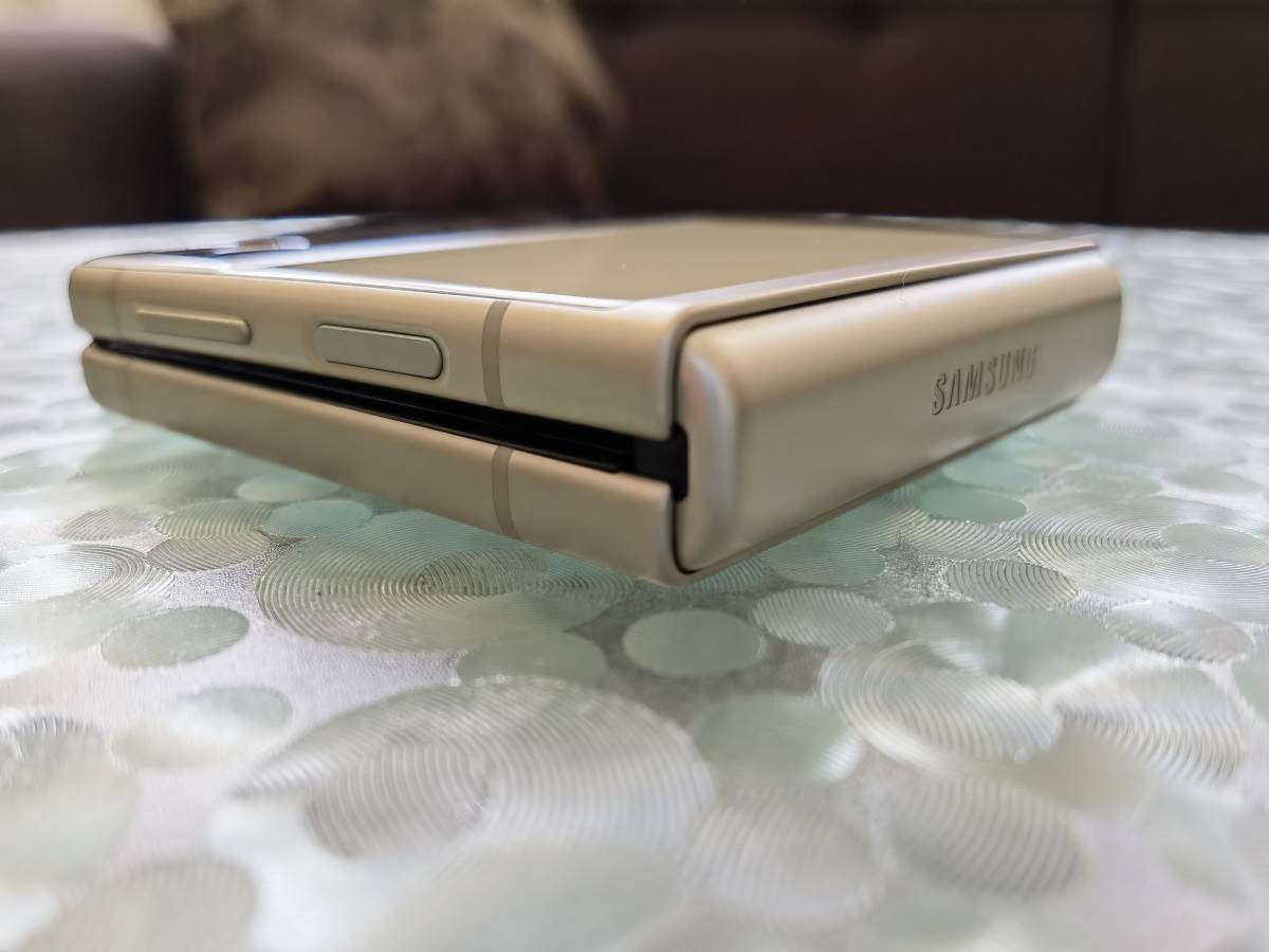  Samsung Galaxy Z Flip3 5G Slike Uživo (4) - SmartLife / Marko Čavić 