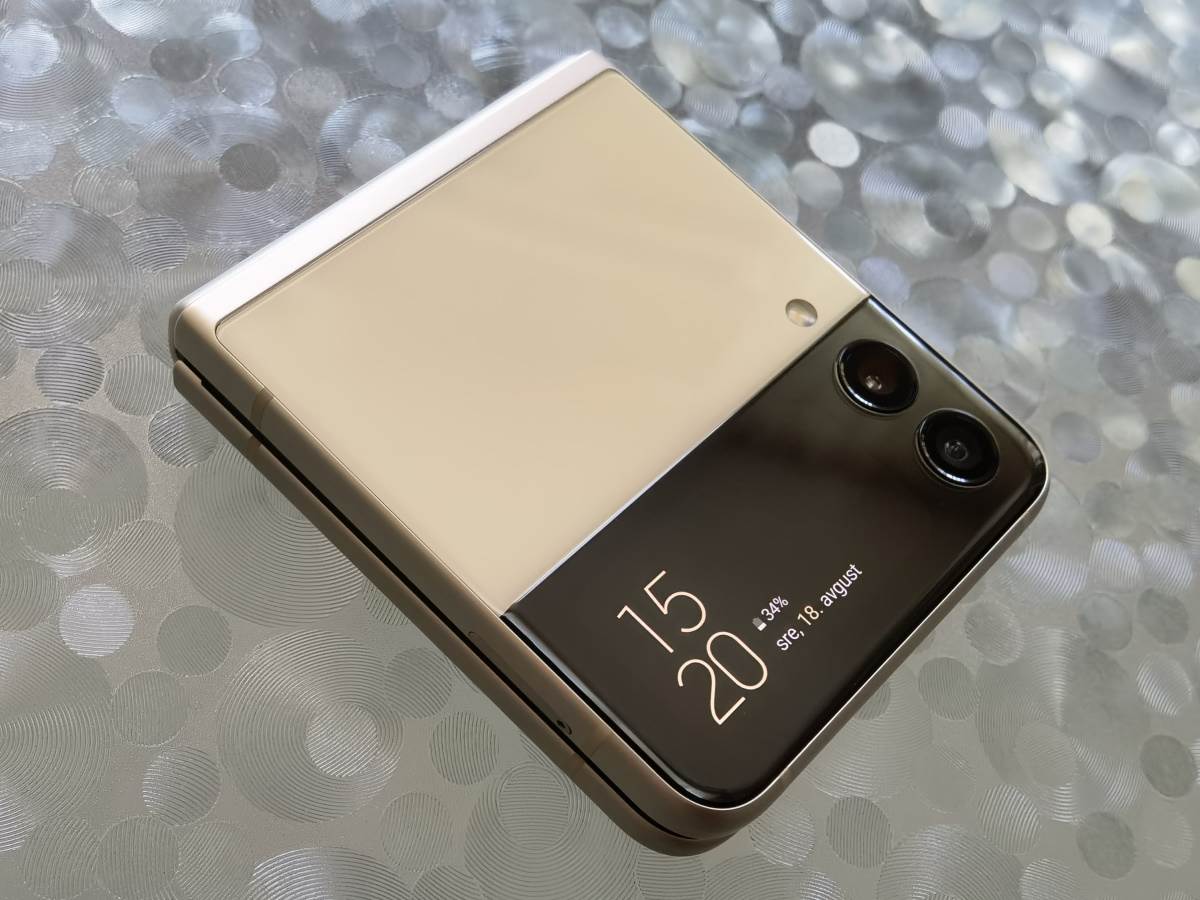  Samsung Galaxy Z Flip3 5G Slike Uživo (5) - SmartLife / Marko Čavić 