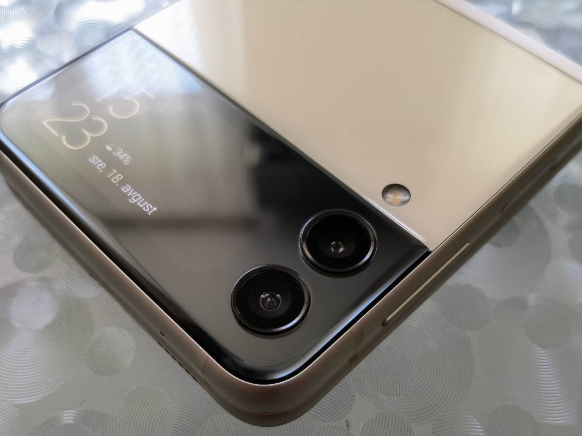  Samsung Galaxy Z Flip3 5G Slike Uživo (8) 