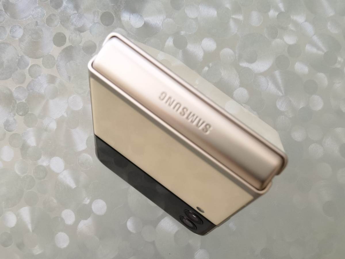  Samsung Galaxy Z Flip3 5G Slike Uživo (9) - SmartLife / Marko Čavić 