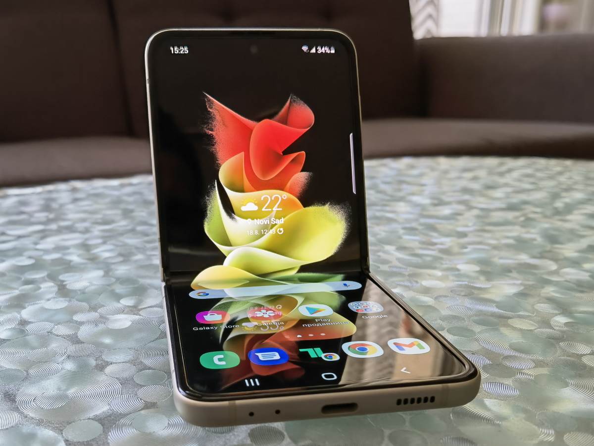  Samsung Galaxy Z Flip3 5G Slike Uživo (10) - SmartLife / Marko Čavić 