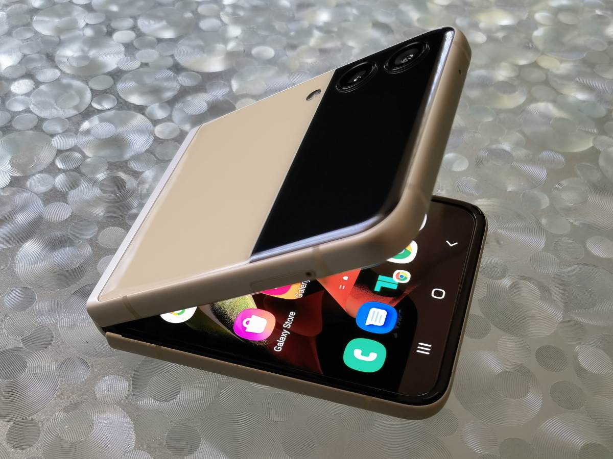  Samsung Galaxy Z Flip3 5G Slike Uživo (12) - SmartLife / Marko Čavić 