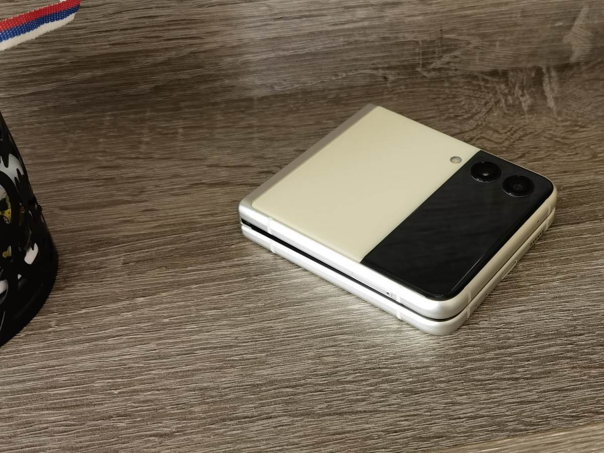  Samsung Galaxy Z Flip3 5G Slike Uživo (31) - SmartLife / Marko Čavić 