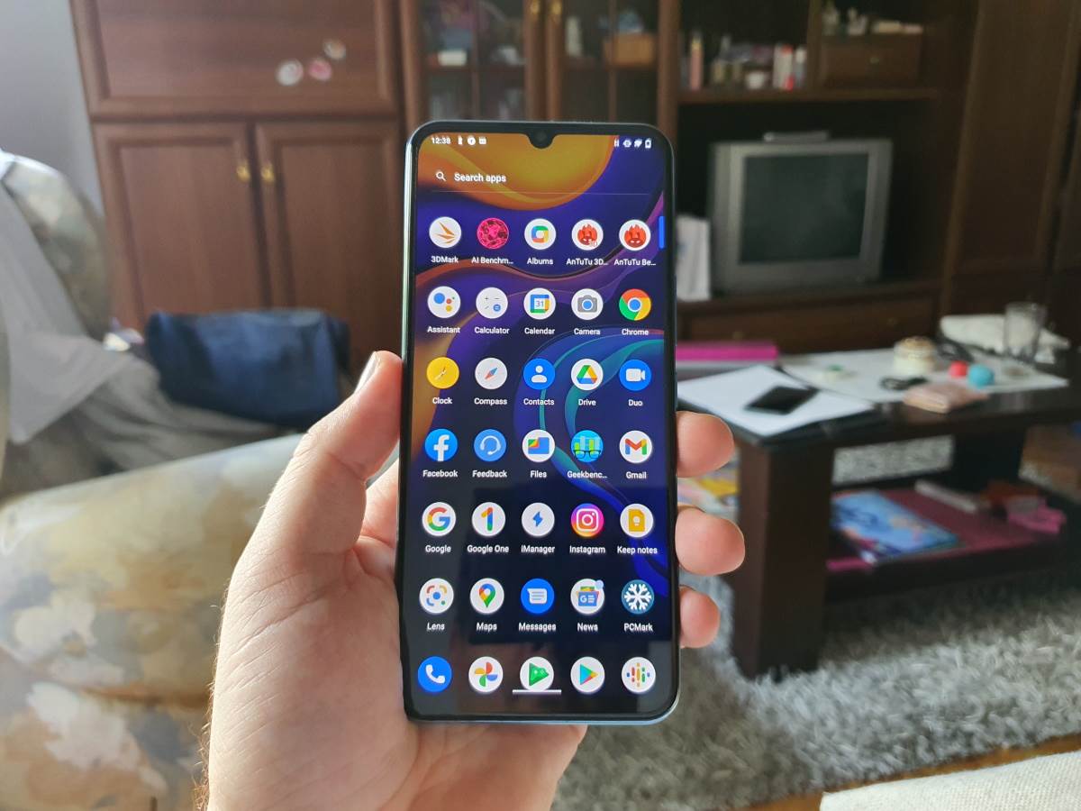  vivo Y70 iz ruke 