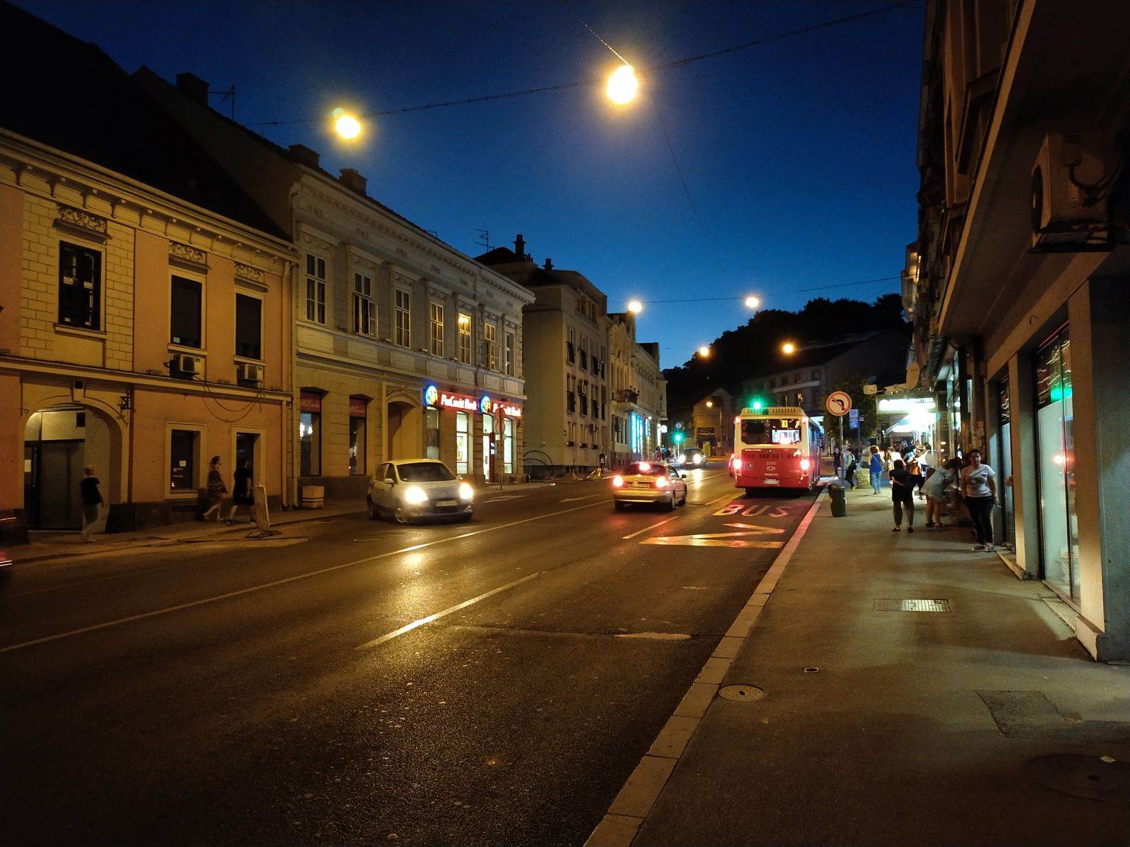  Ulica noću - SmartLife / Marko Nešović 