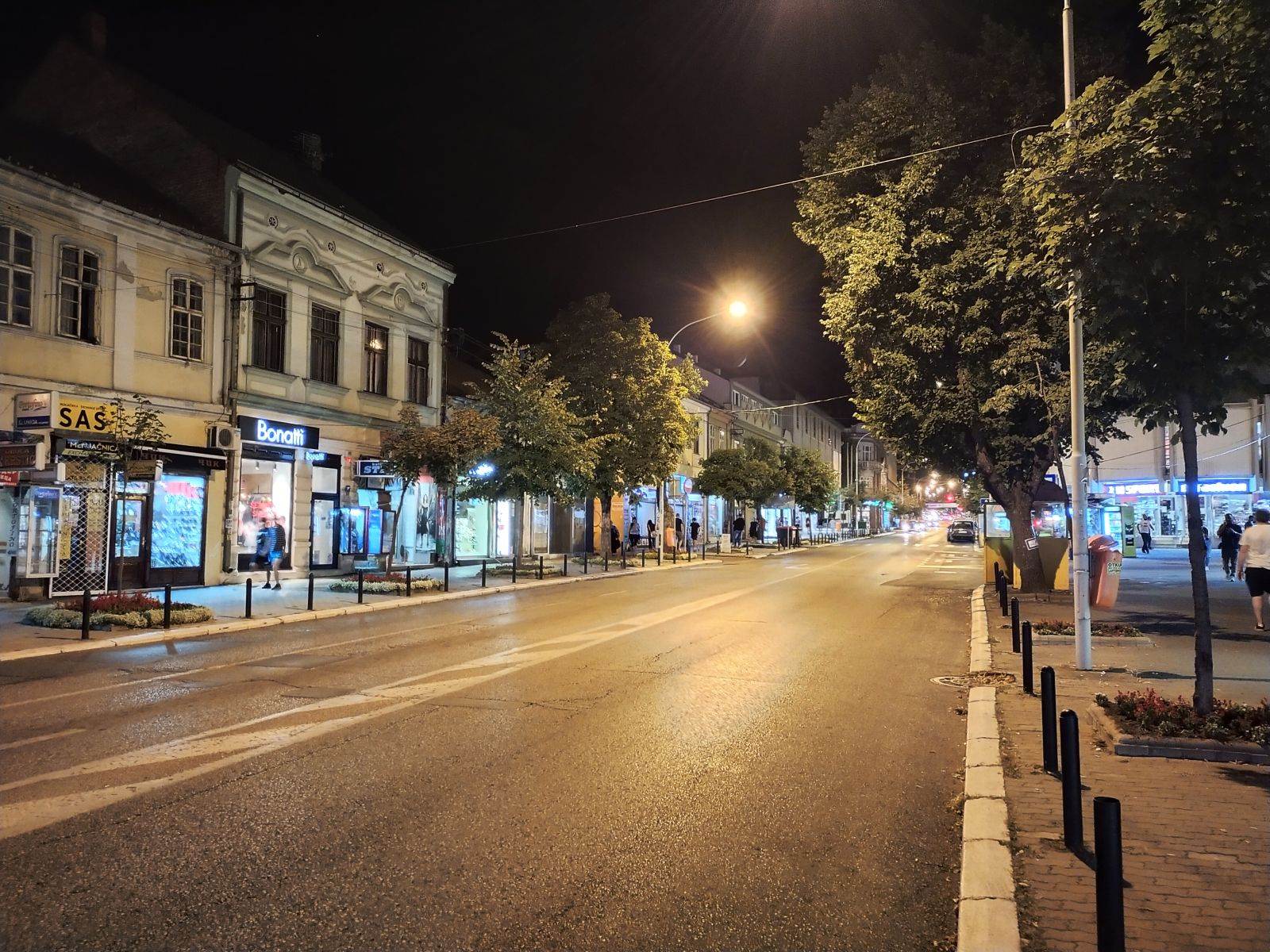  Prazna ulica - noćni režim - SmartLife / Marko Nešović 