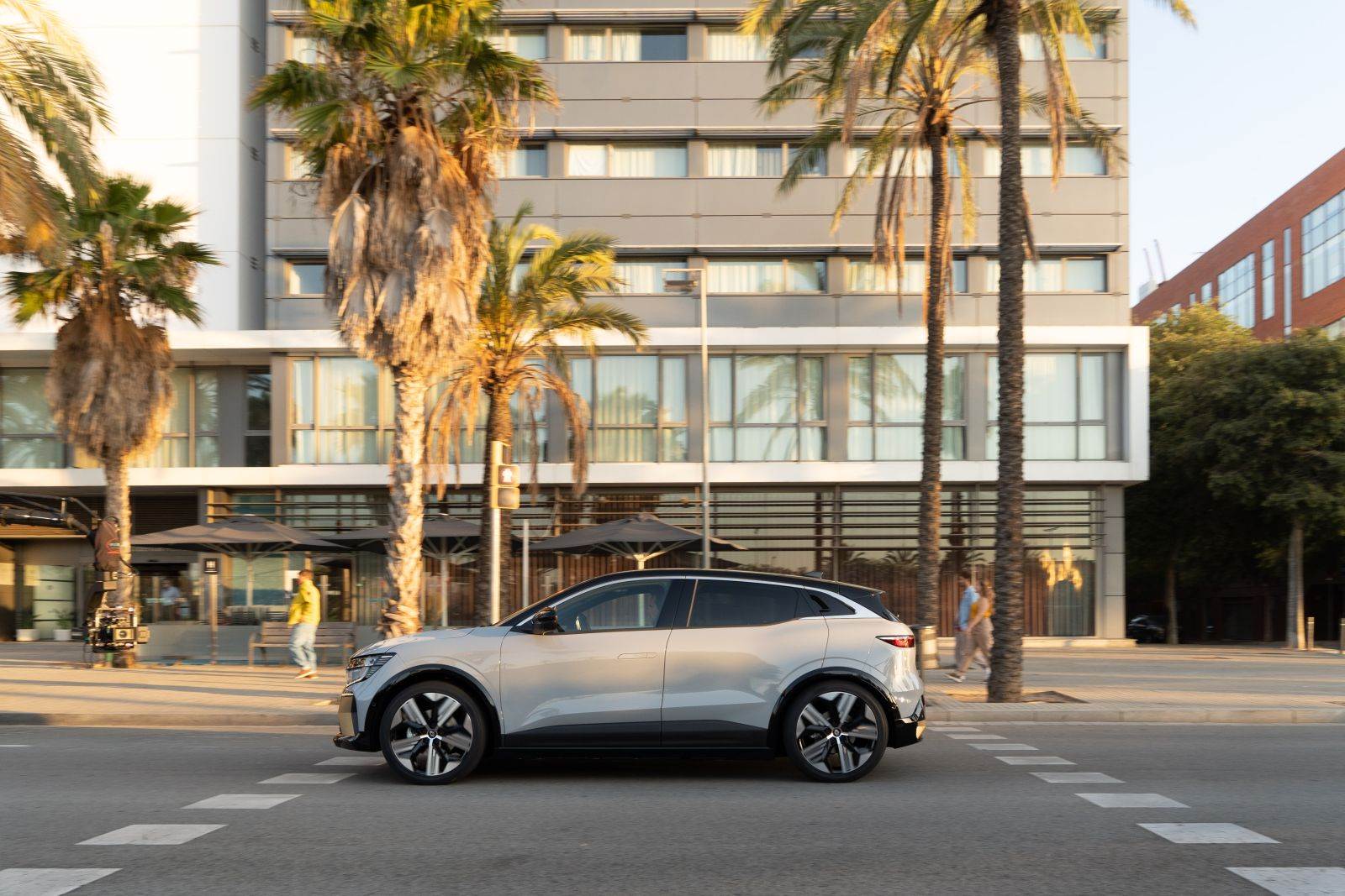  19548-All-NewMeganeE-TechElectric - SmartLife / Renault 