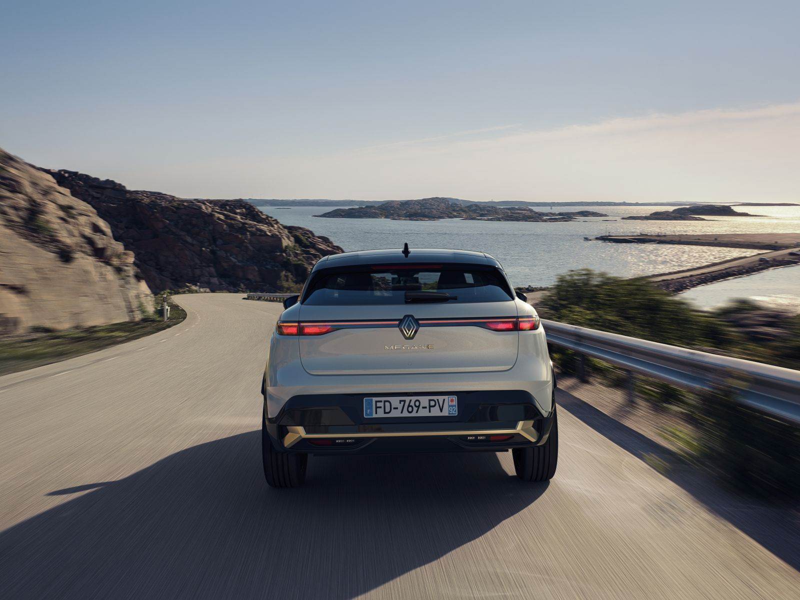  19554-All-NewMeganeE-TechElectric - SmartLife / Renault 