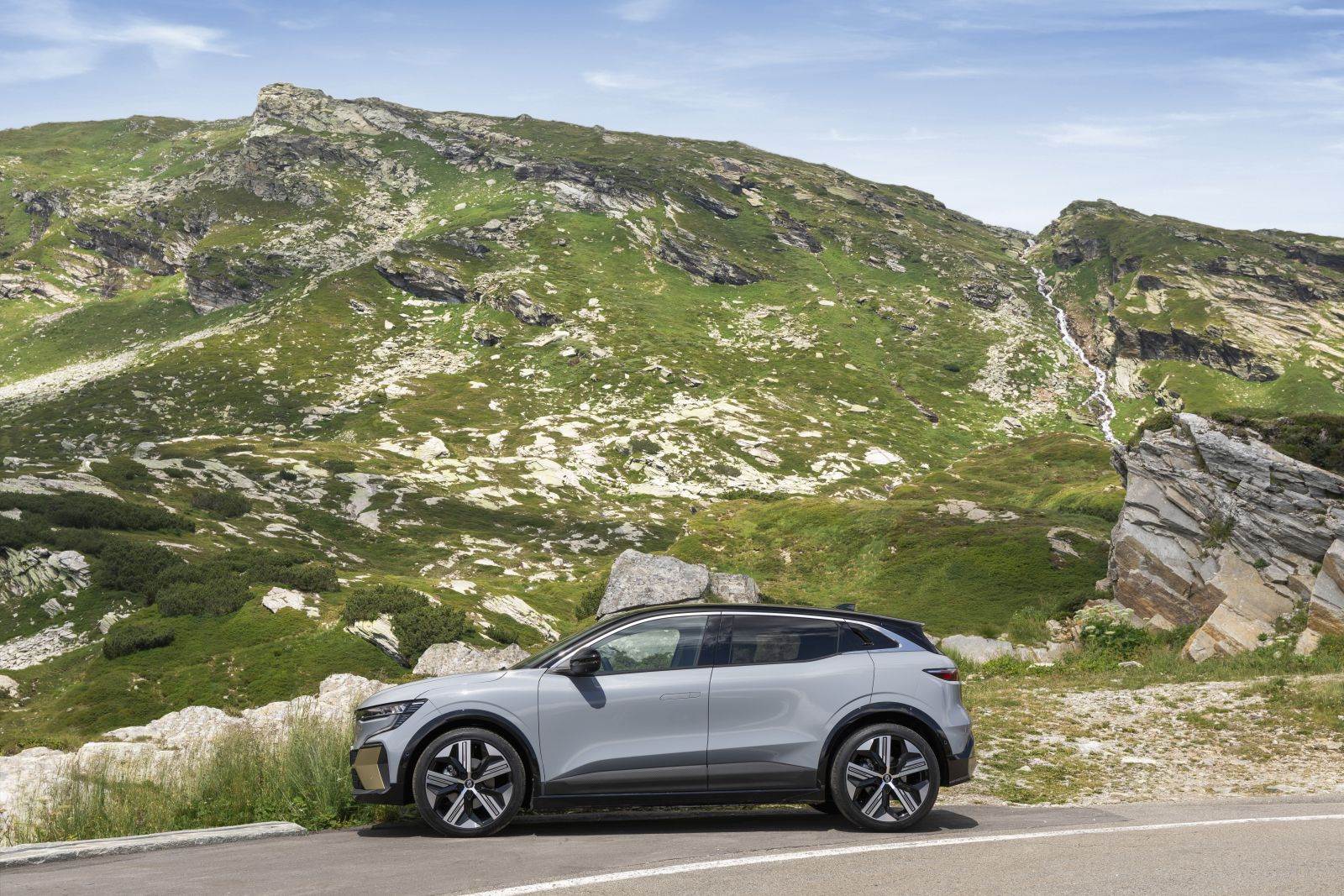  19561-All-NewMeganeE-TechElectric - SmartLife / Renault 