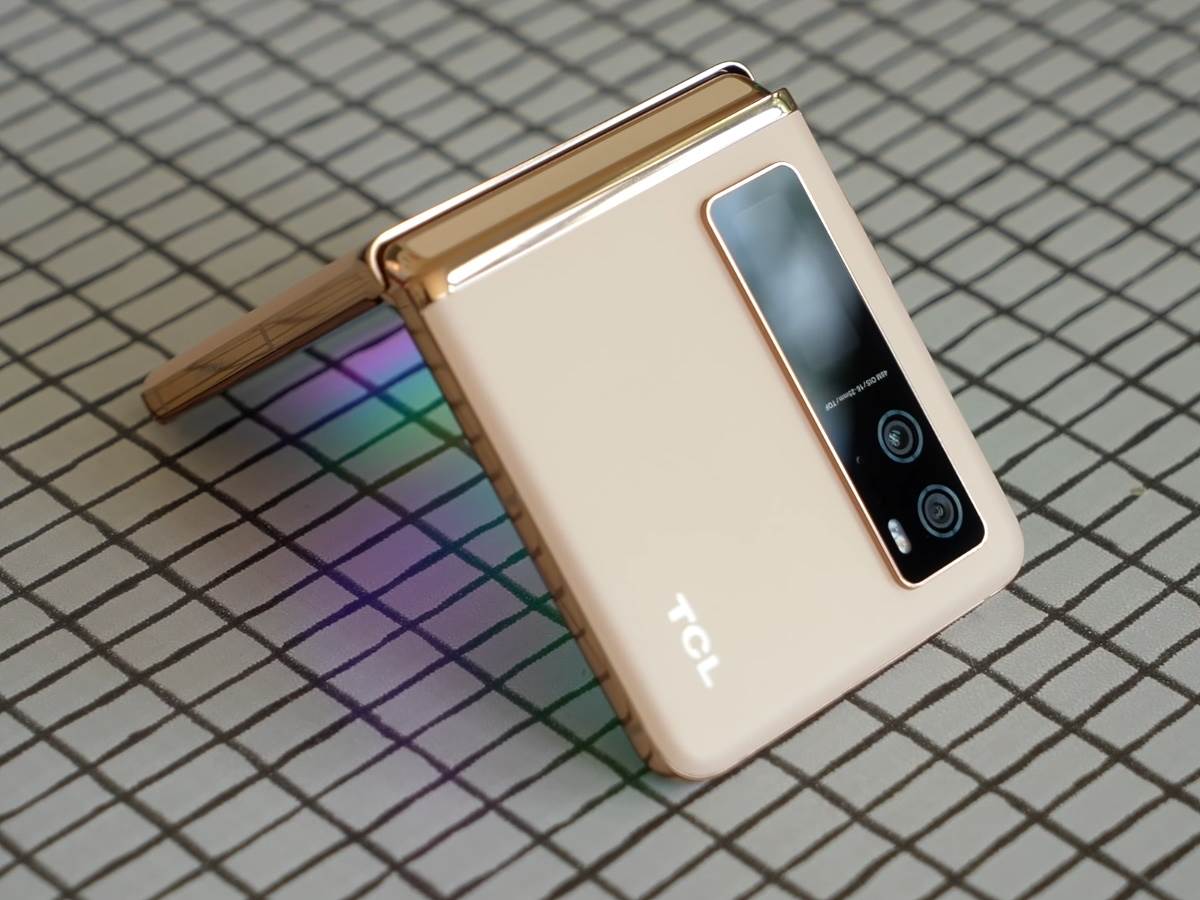  TCL Project Chicago savitljivi telefon 9 - SmartLife / YouTube @MrMobile 