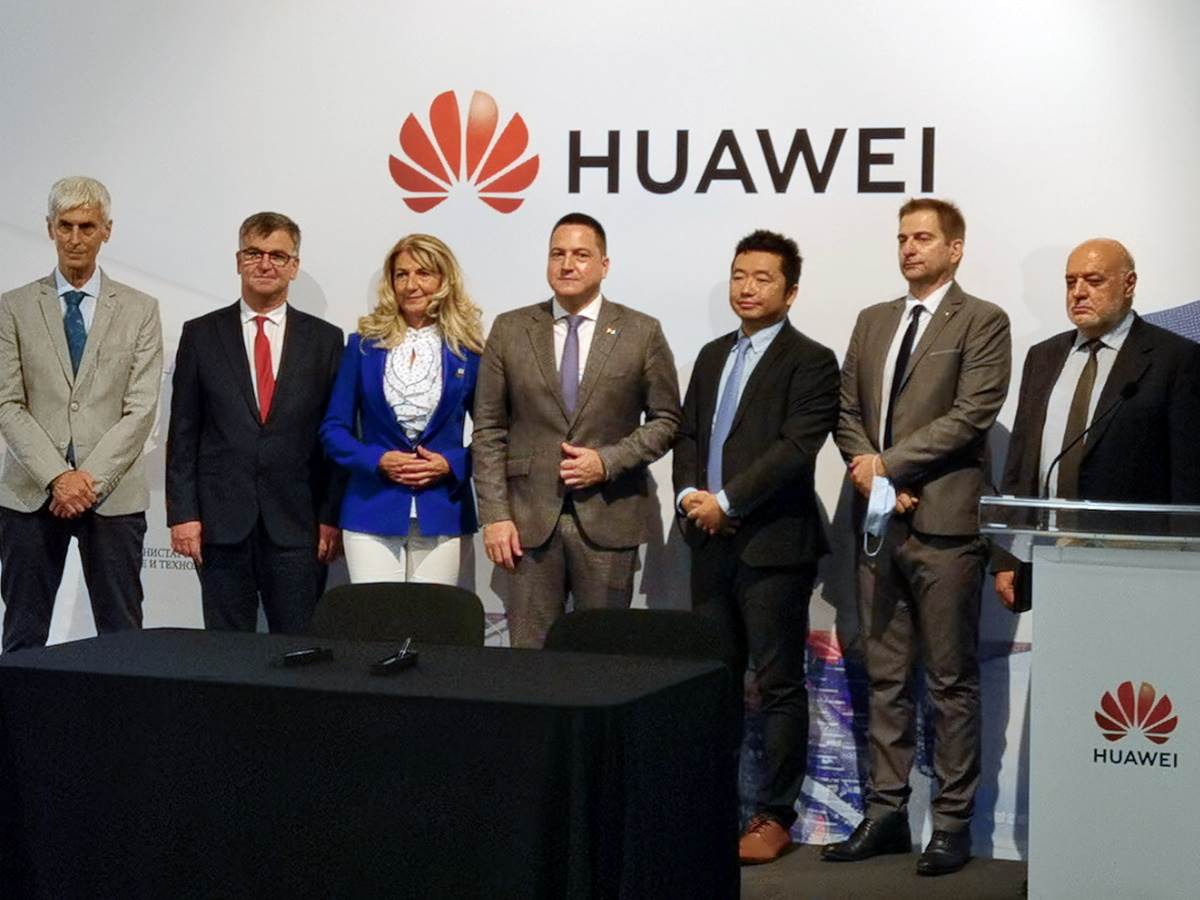  Huawei donacija fakultetima u Srbiji i policiji - Smartlife 