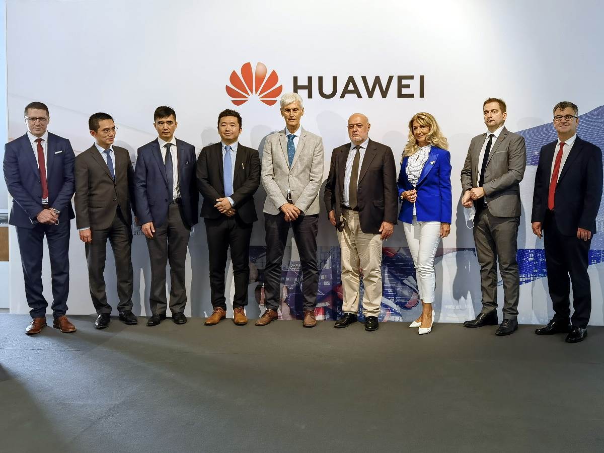  Huawei donacija fakultetima u Srbiji i policiji (4) - Smartlife 