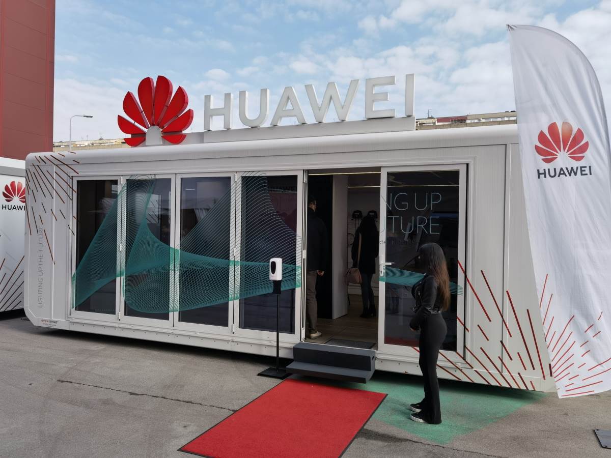 Huawei 5G kamion šta je unutra - SmartLife / Marko Čavić   Huawei 5G kamion šta je unutra - SmartLife / Marko Čavić