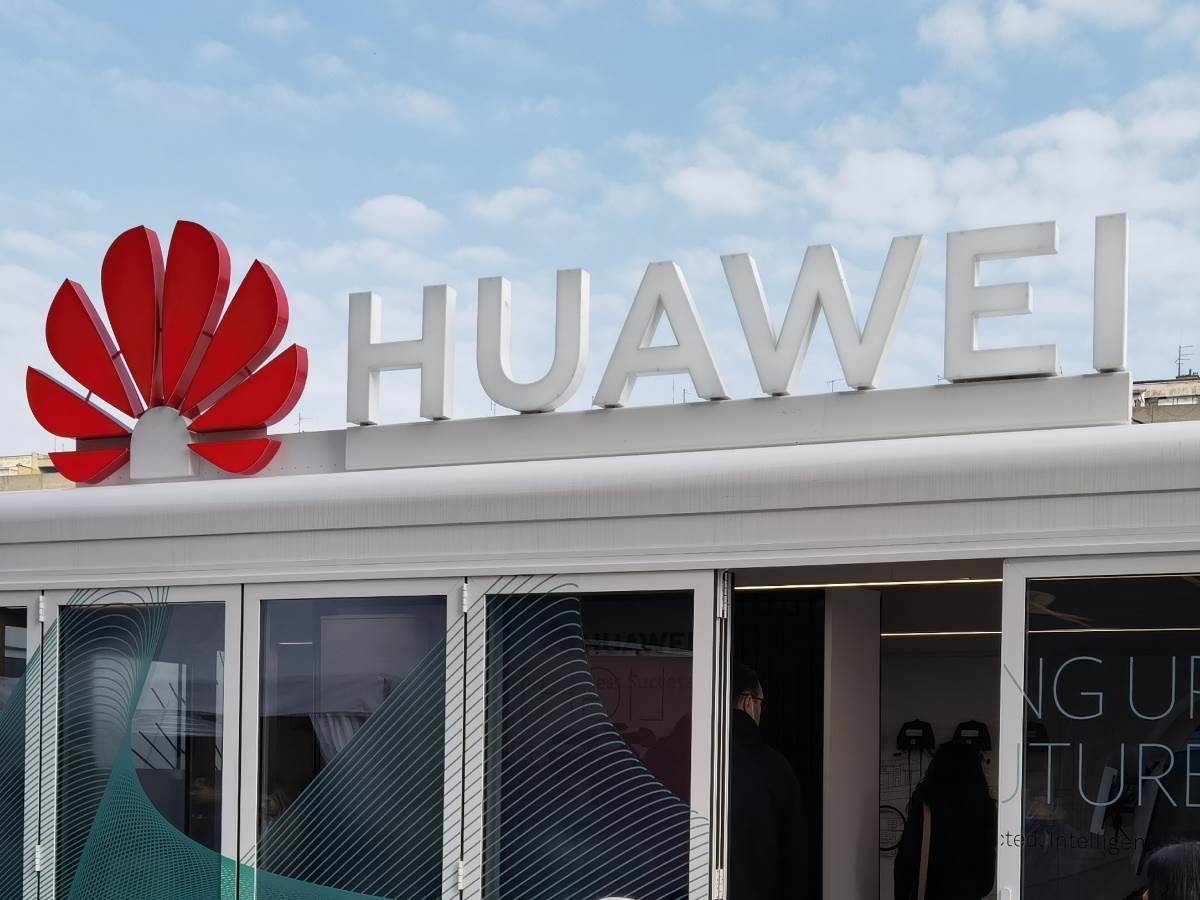 Huawei 5G kamion šta je unutra (16-1) - SmartLife / Marko Čavić   Huawei 5G kamion šta je unutra (16-1) - SmartLife / Marko Čavić