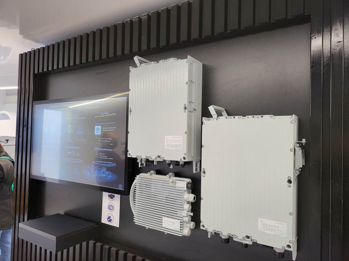 Huawei 5G kamion šta je unutra (15)   Huawei 5G kamion šta je unutra (15)