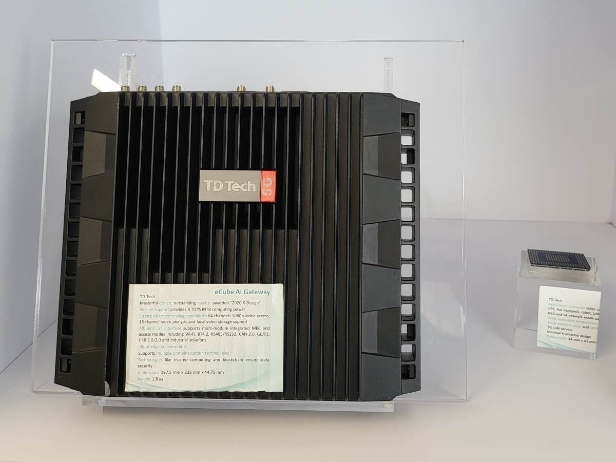 Huawei 5G kamion šta je unutra (12) - SmartLife / Marko Čavić   Huawei 5G kamion šta je unutra (12) - SmartLife / Marko Čavić