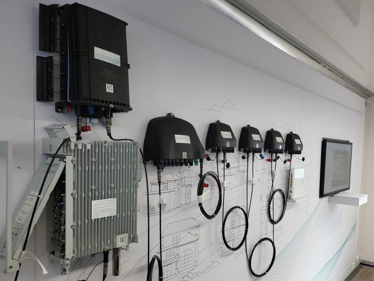 Huawei 5G kamion šta je unutra (10) - SmartLife / Marko Čavić   Huawei 5G kamion šta je unutra (10) - SmartLife / Marko Čavić