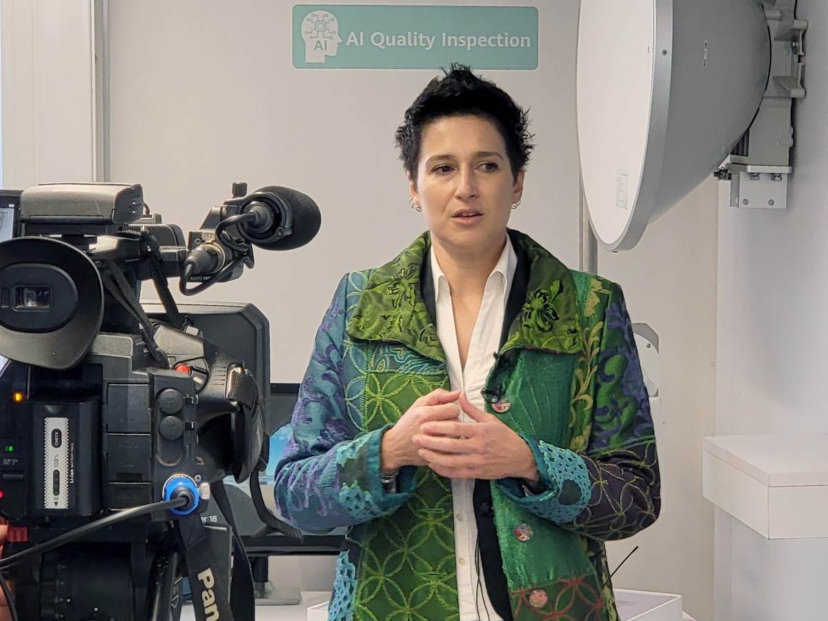 Huawei 5G kamion šta je unutra (7) - SmartLife / Marko Čavić   Huawei 5G kamion šta je unutra (7) - SmartLife / Marko Čavić