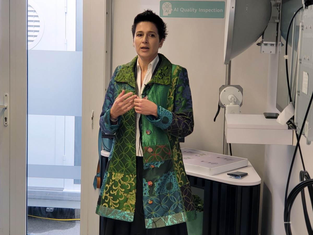 Huawei 5G kamion šta je unutra (6) - SmartLife / Marko Čavić   Huawei 5G kamion šta je unutra (6) - SmartLife / Marko Čavić