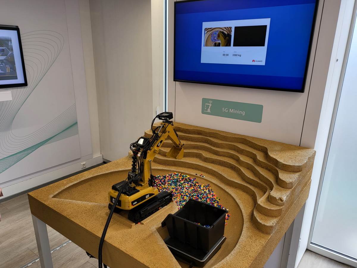 Huawei 5G kamion šta je unutra (2)   Huawei 5G kamion šta je unutra (2)