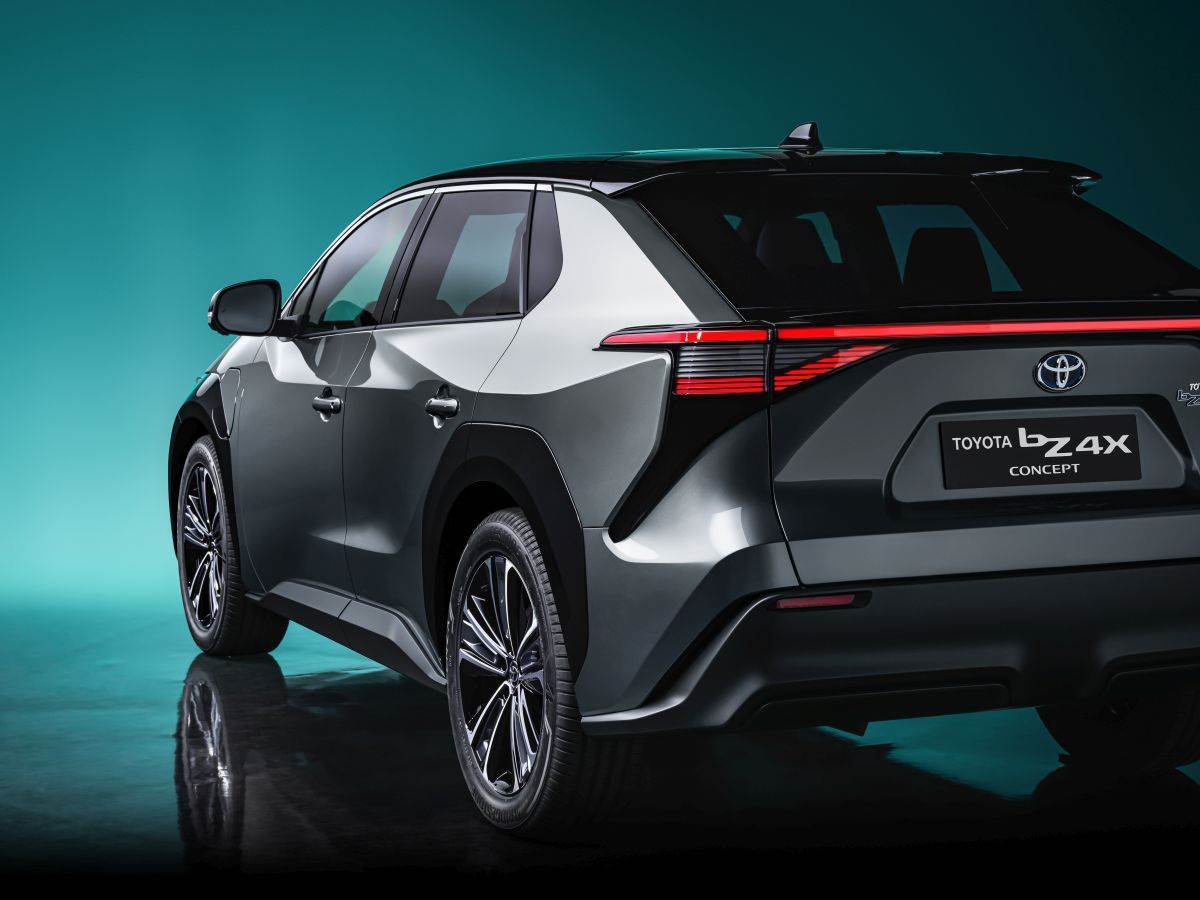 Toyota električni hibridni automobili 3 - SMARTLife / Toyota   Toyota električni hibridni automobili 3 - SMARTLife / Toyota