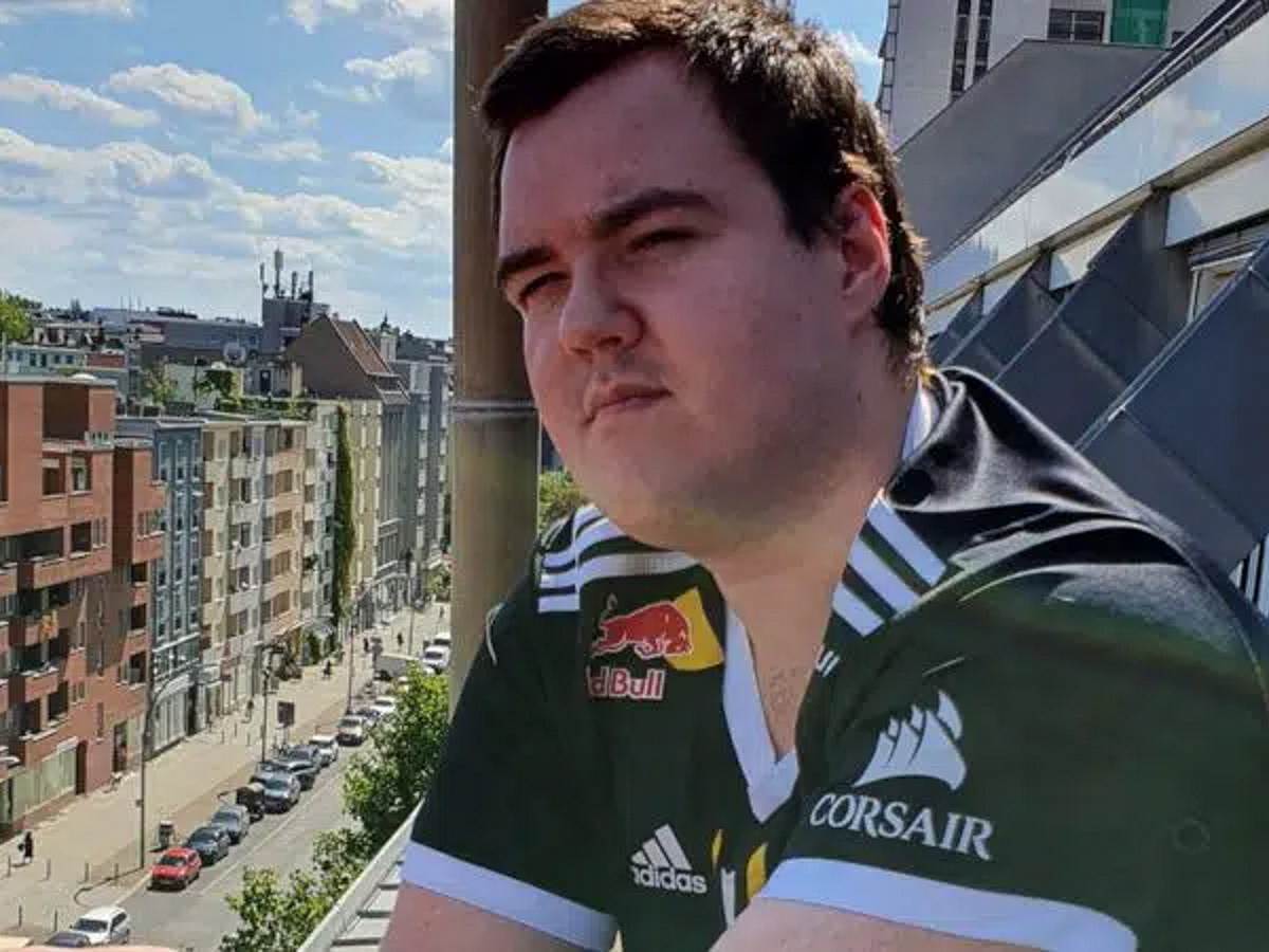 Pavle Yoppa Kostić korona.jpg   Pavle Yoppa Kostić korona.jpg