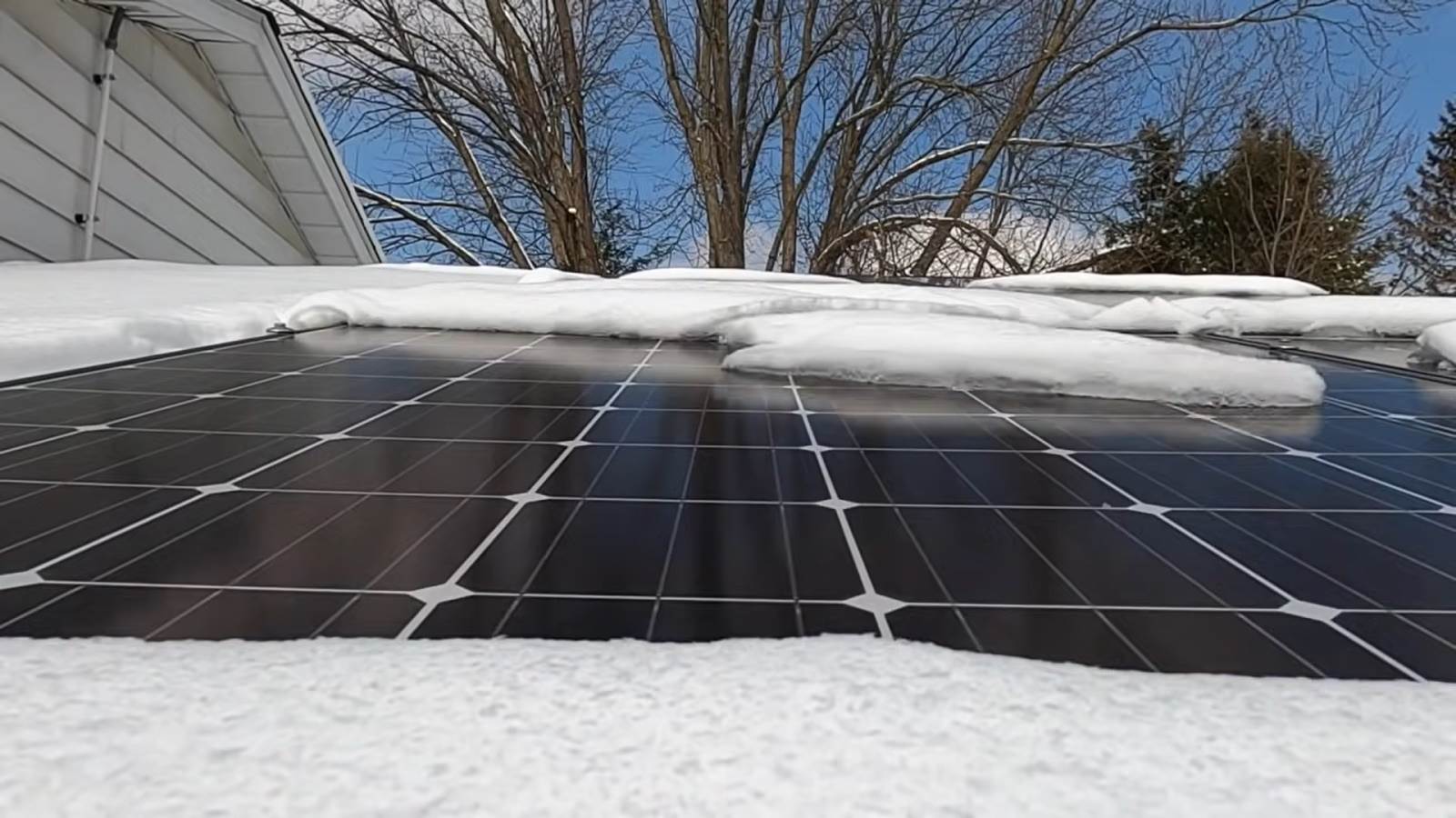  Sneg na solarnim panelima 