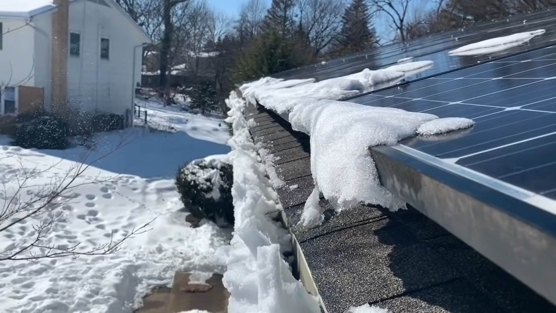  Sneg se topi sa solarnih panela 