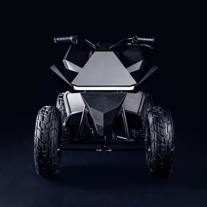  Tesla Cyberquad od napred - SmartLife / Tesla 