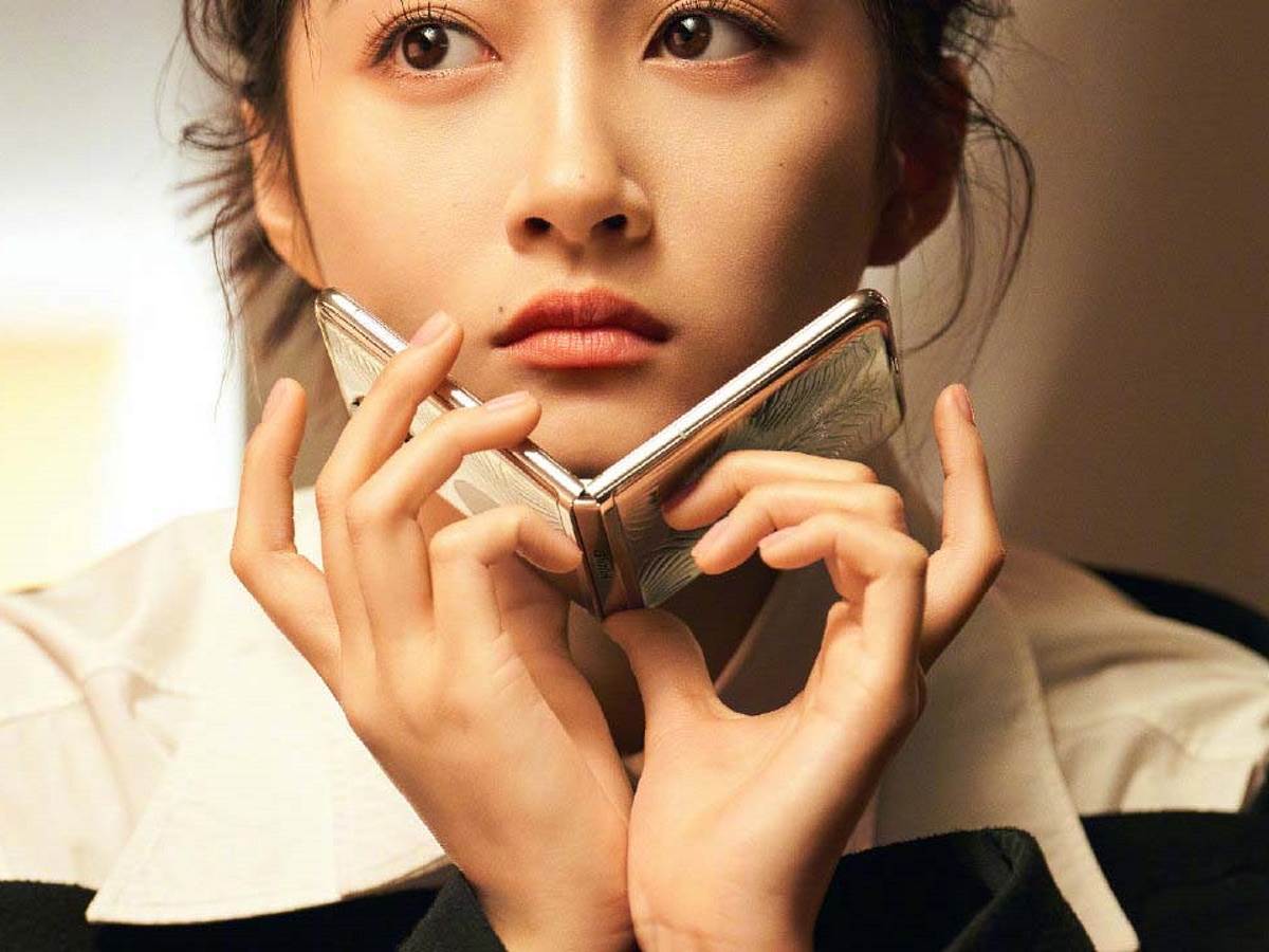 Huawei P50 Pocket 3.jpg - SmartLife / Huawei / Harper's Bazaar   Huawei P50 Pocket 3.jpg - SmartLife / Huawei / Harper's Bazaar