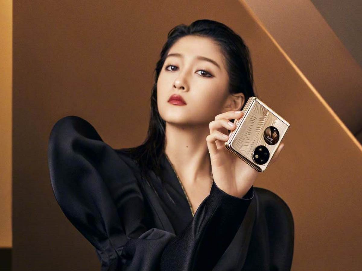  Huawei P50 Pocket 2.jpg - SmartLife / Huawei / Harper's Bazaar 