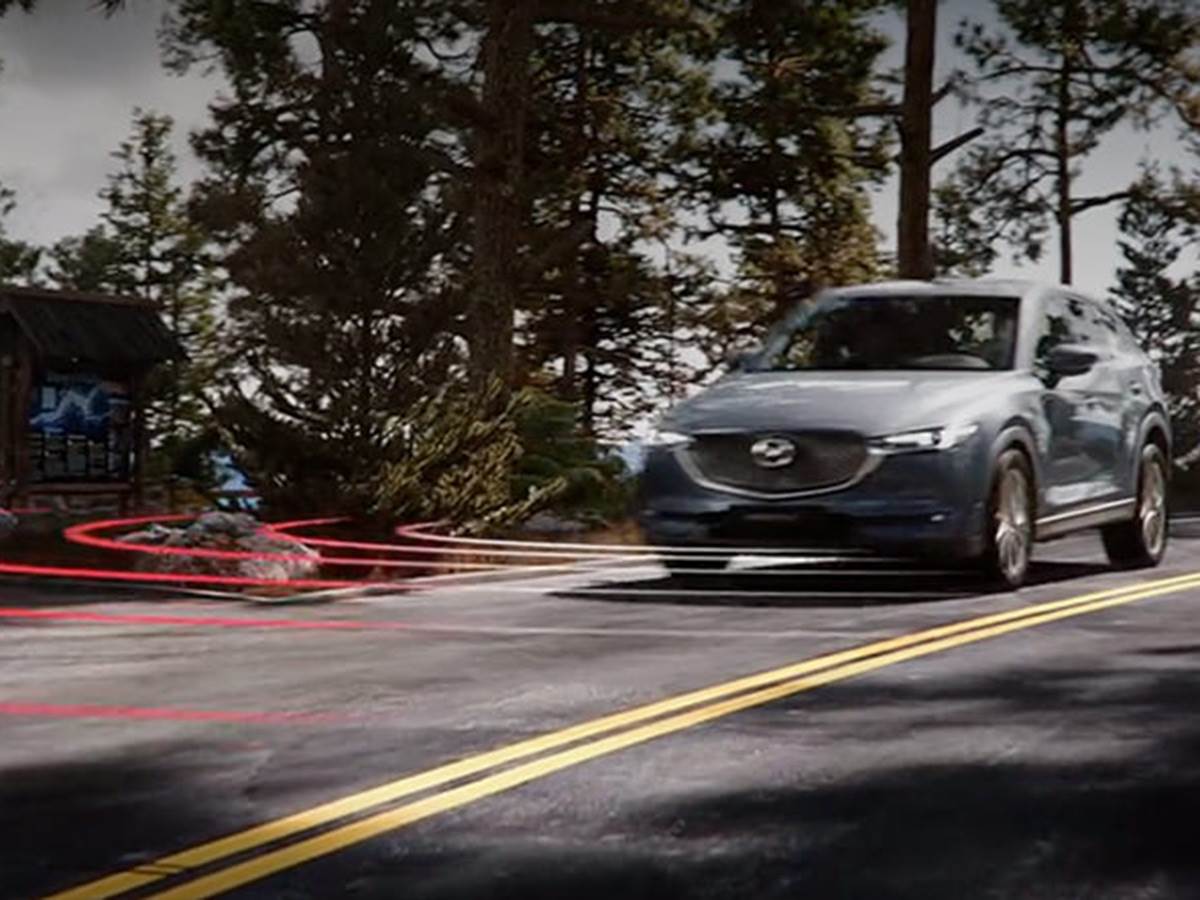 Automobil tokom vožnje   Automobil tokom vožnje