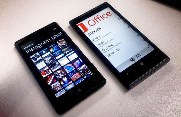  Nokia Lumia 920 i 820.jpg 